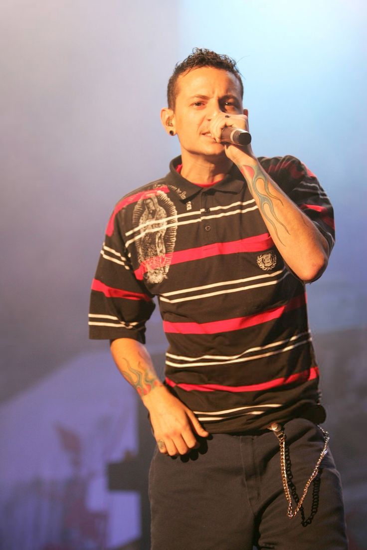 O estilo de Chester era feito de camadas de roupa e de sentimento.