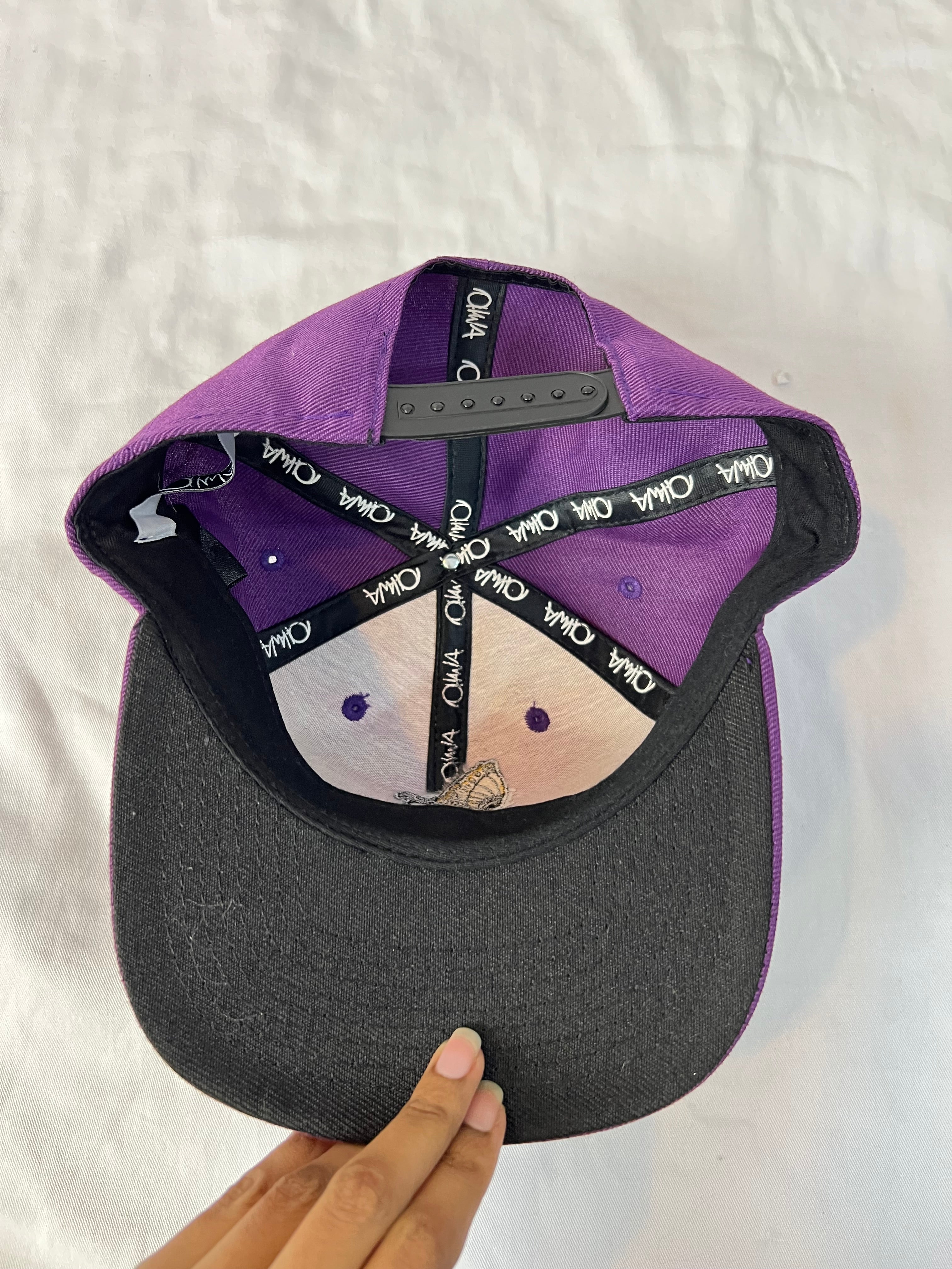 Boné Roxo