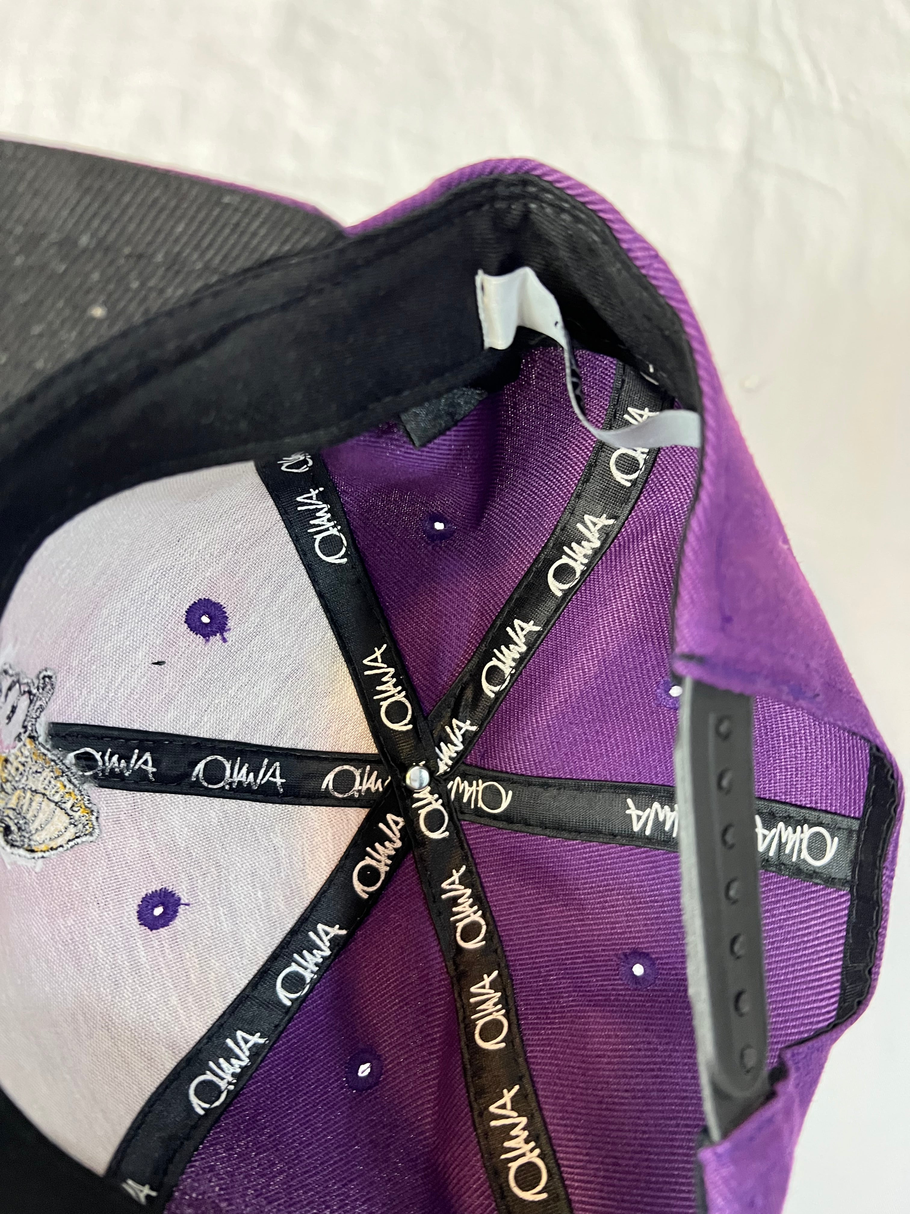 Boné Roxo