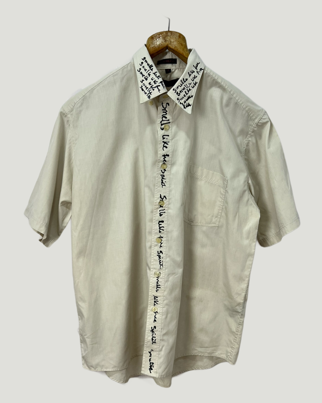 Camisa Estilizada Smells like free - tam (P)